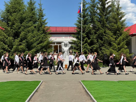 В Лицее прозвенел последний звонок для выпускников 11-х классов.